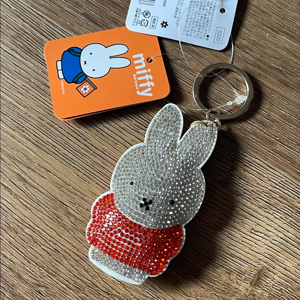 MIFFY-Imported (NWT) Crystal Character Keychain with Clip - Picture 9 of 9